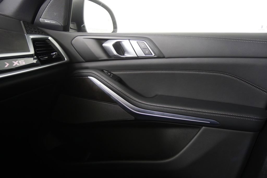 Used 2025 BMW X5 xDrive40i image 28