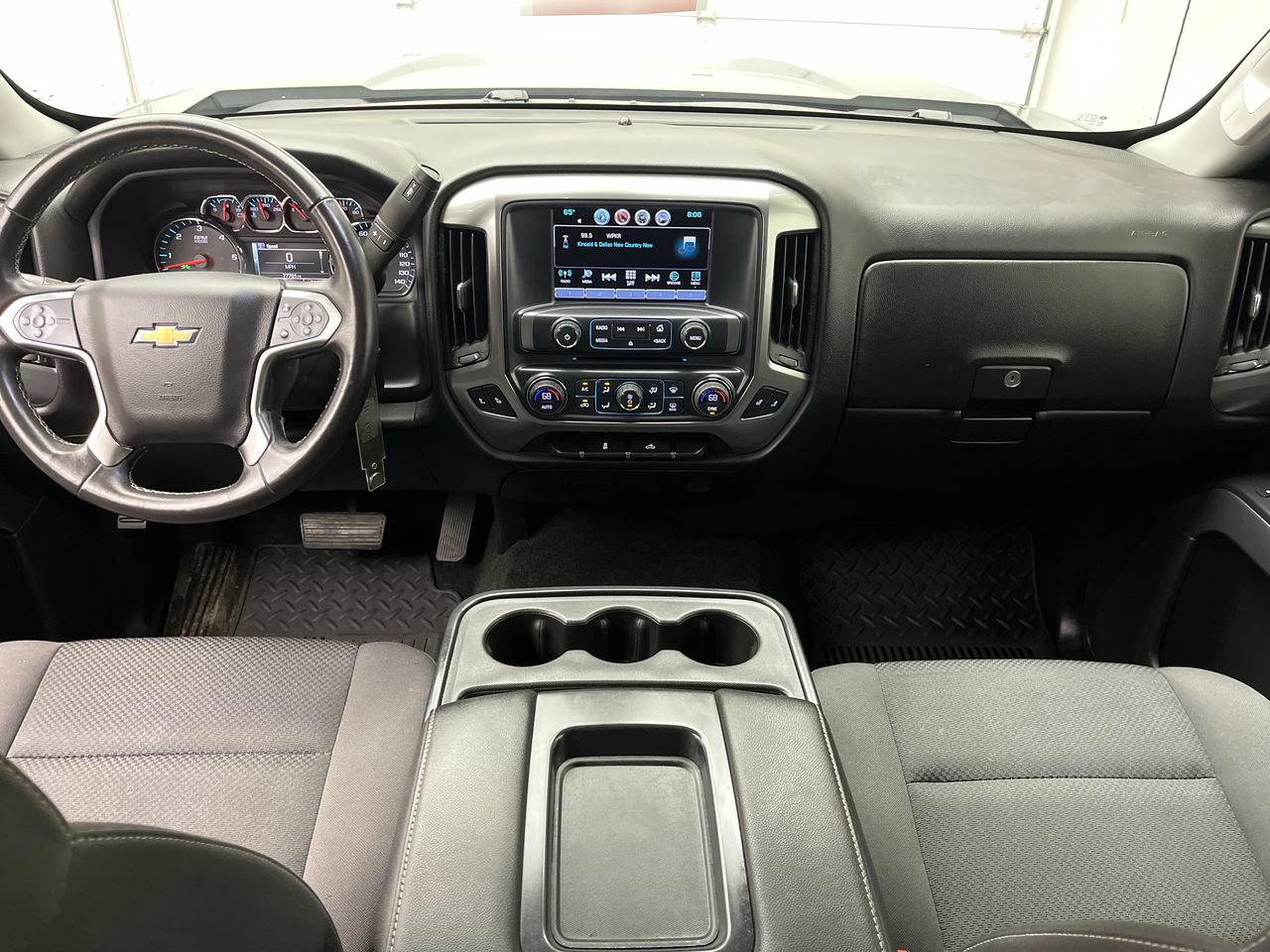 Used 2017 Chevrolet Silverado 1500 LT w/ All Star Edition AWD/4WD image 4
