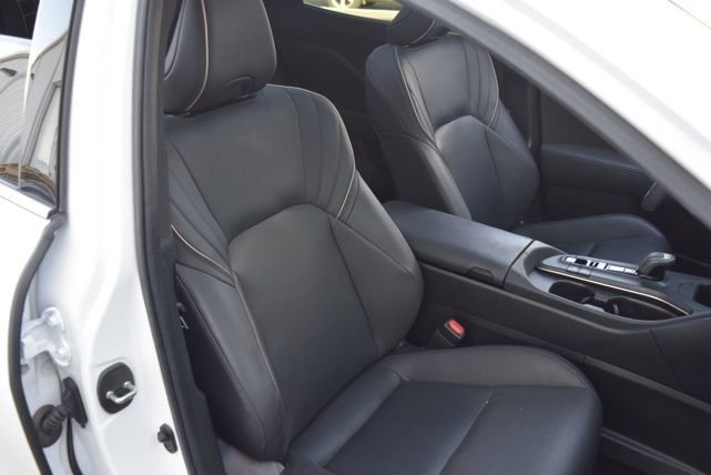 Used 2023 Toyota Crown Limited image 28