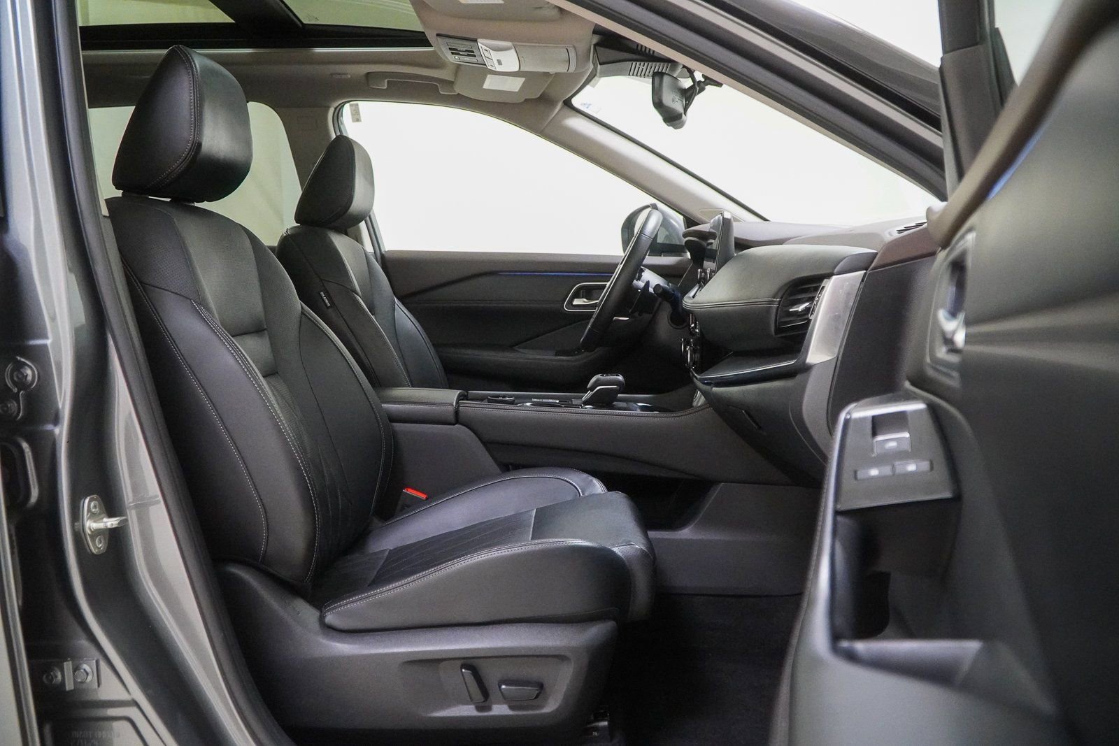 Used 2022 Nissan Rogue Platinum w/ Head-Up Display Package image 38