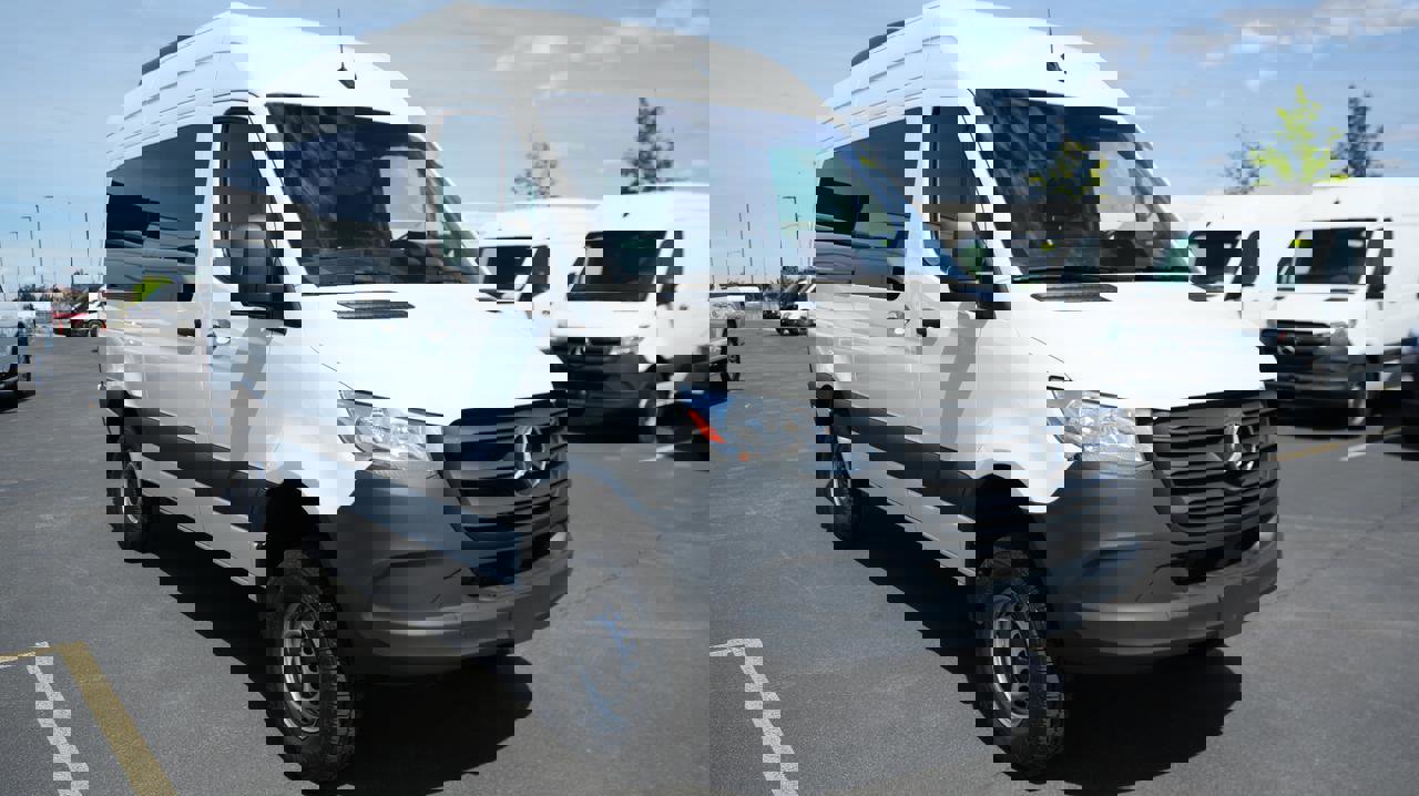 Used 2025 Mercedes-Benz Sprinter 2500 image 3