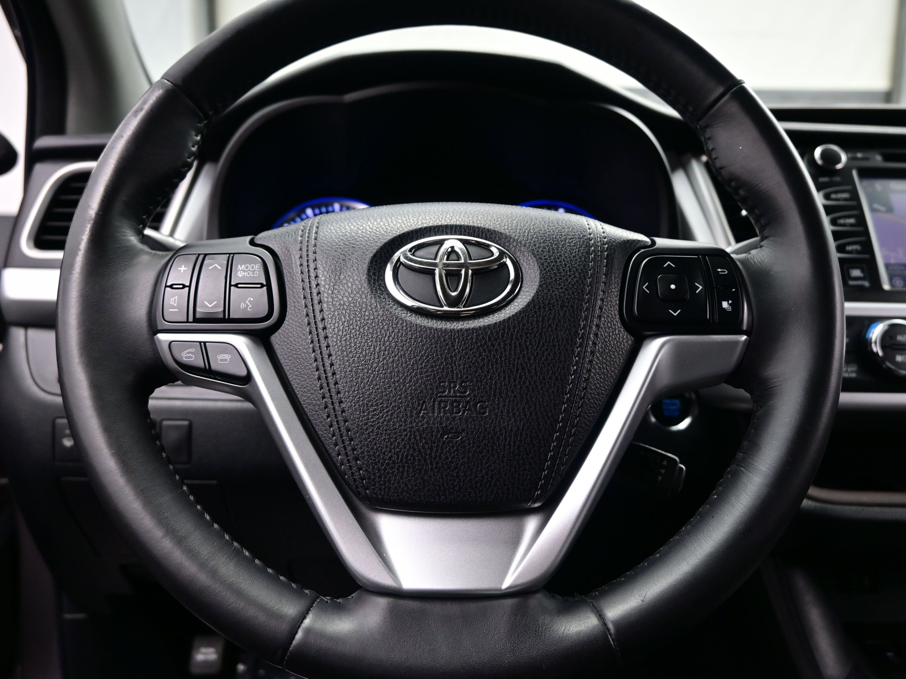 Used 2015 Toyota Highlander Limited image 25