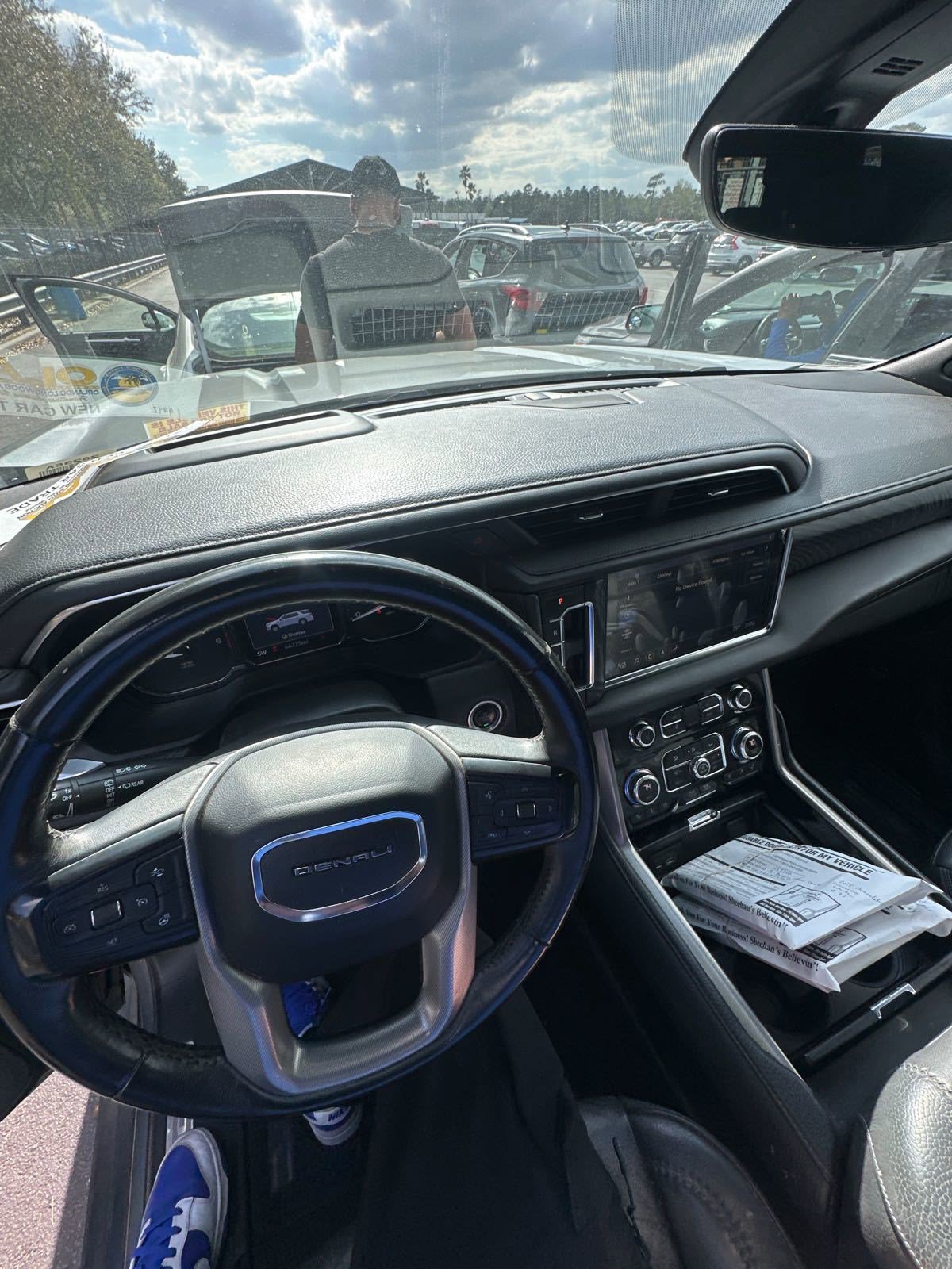 Used 2021 GMC Yukon Denali w/ Denali Premium Package image 11