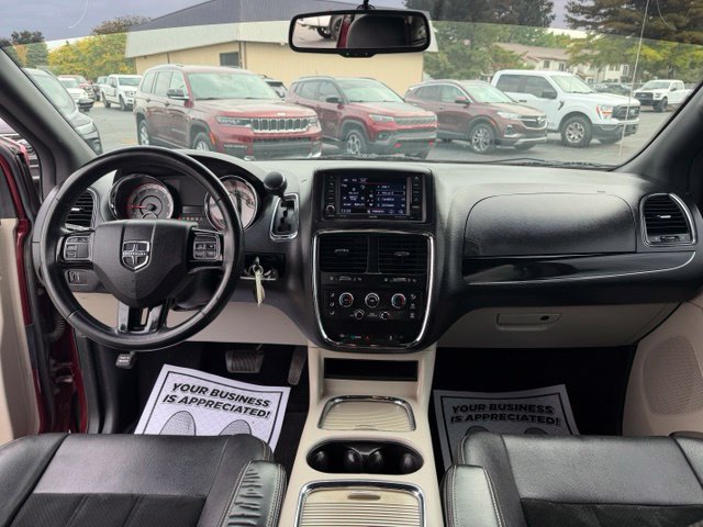 Used 2018 Dodge Grand Caravan SXT FWD image 2