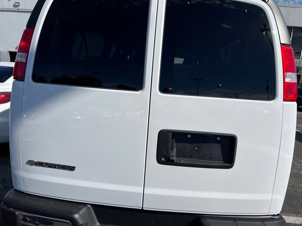 Used 2025 Chevrolet Express 3500 LT w/ LT Preferred Equipment Group RWD image 6