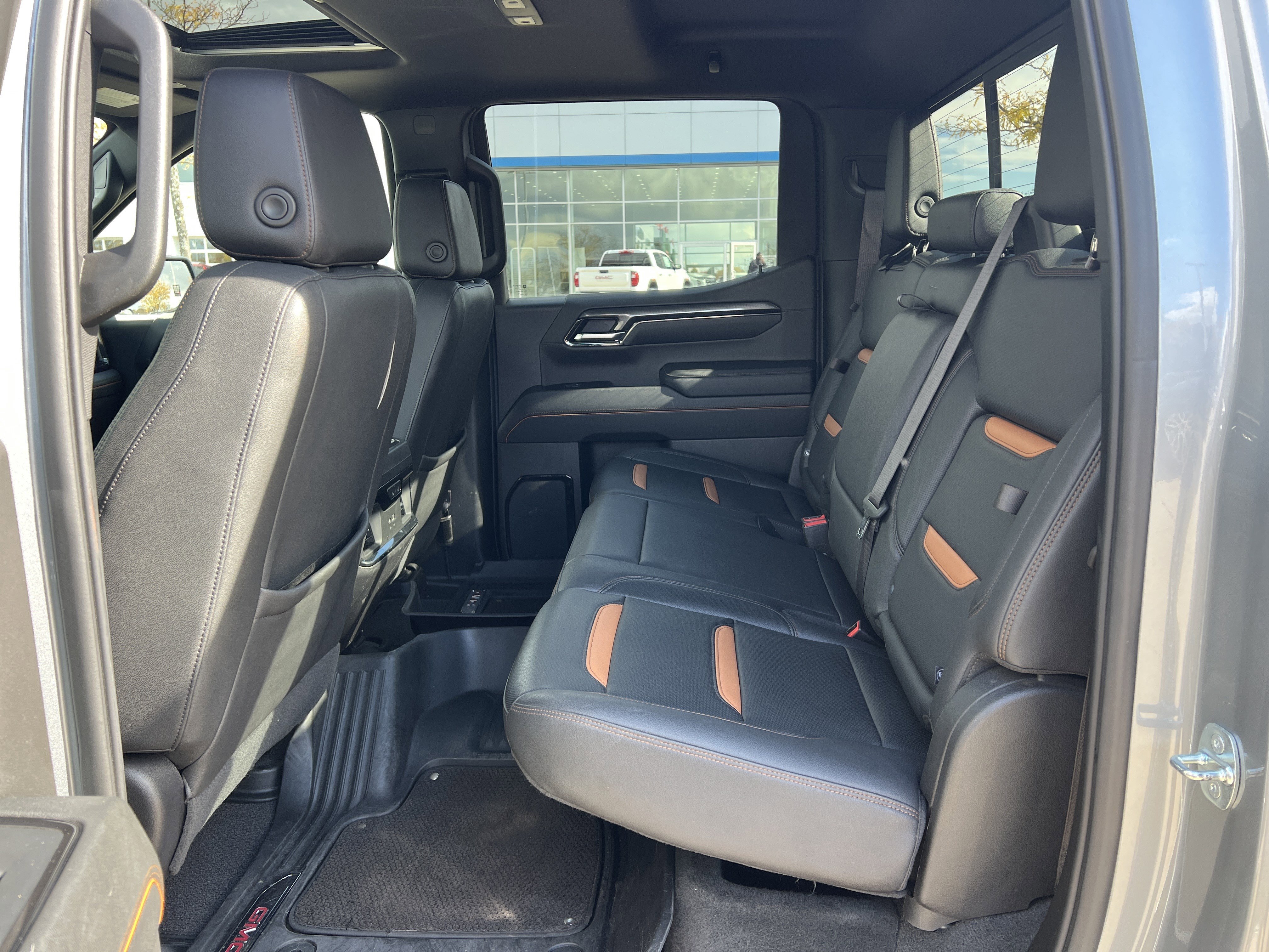 Used 2023 GMC Sierra 1500 AT4 w/ AT4 Premium Package AWD/4WD image 9