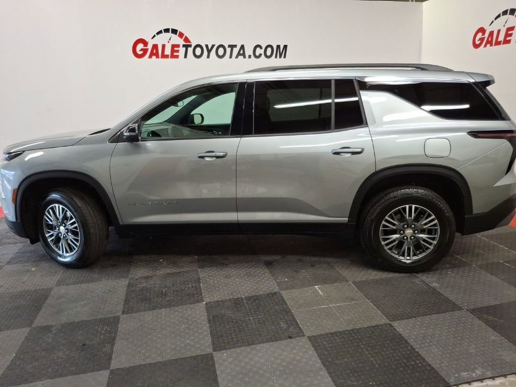 Used 2025 Chevrolet Traverse LT image 9