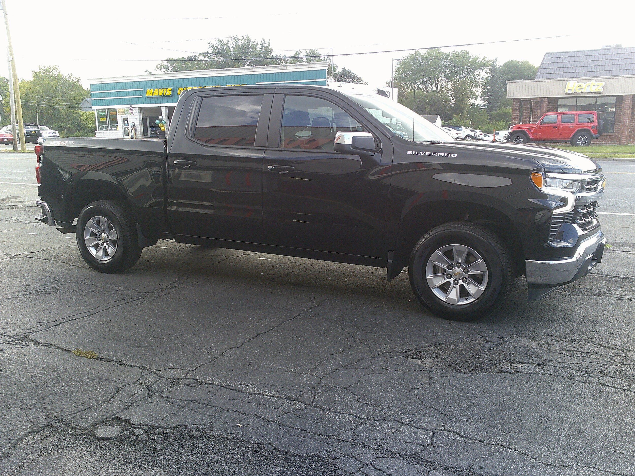 Used 2026 Chevrolet Silverado 1500 LT AWD/4WD image 5