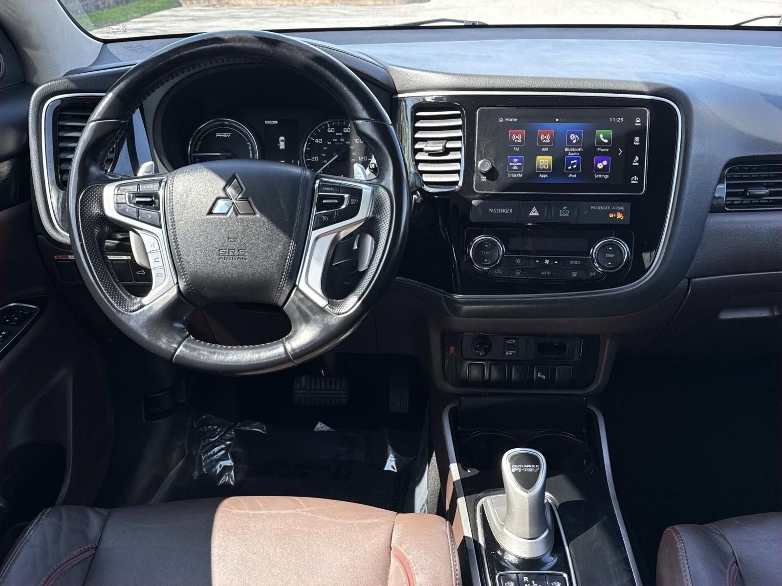 Used 2018 Mitsubishi Outlander 4WD Plug-In Hybrid image 8