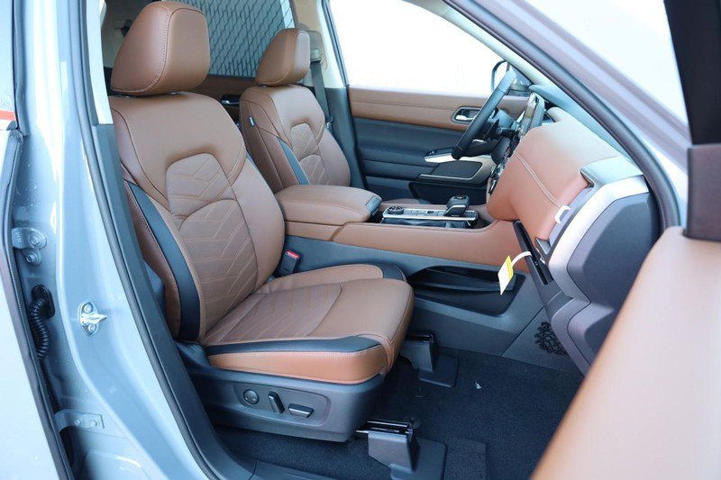New 2025 Nissan Pathfinder Platinum w/ Cargo Package image 32