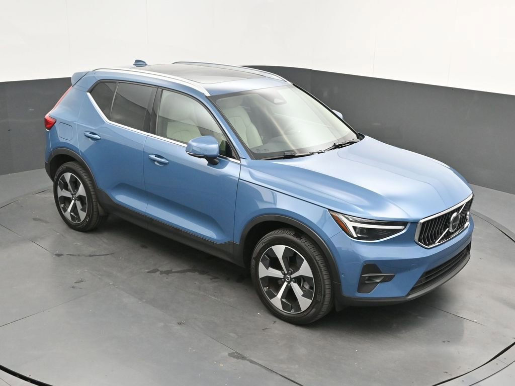 Certified 2024 Volvo XC40 B5 Plus image 29