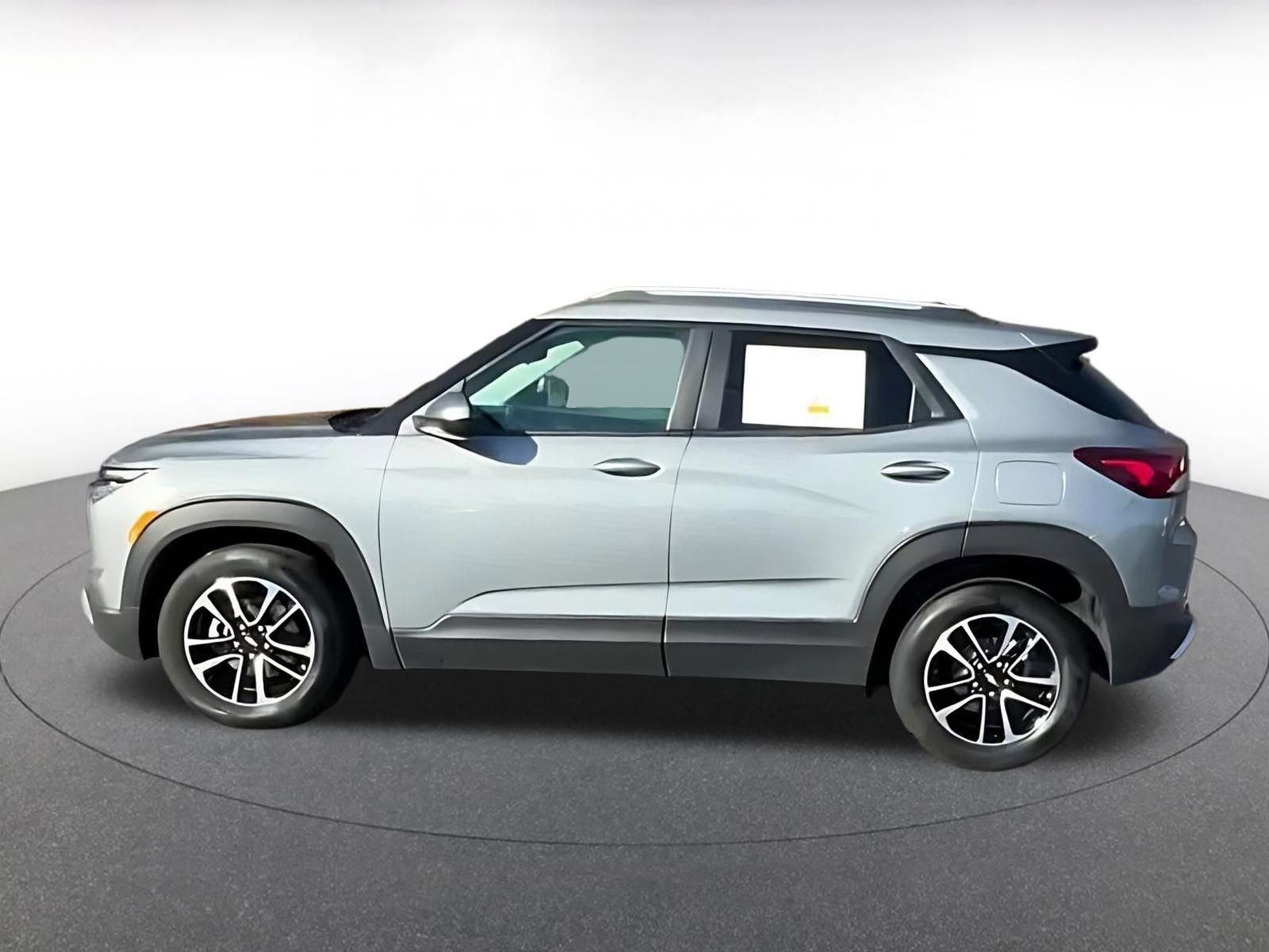 Used 2025 Chevrolet TrailBlazer LT image 4