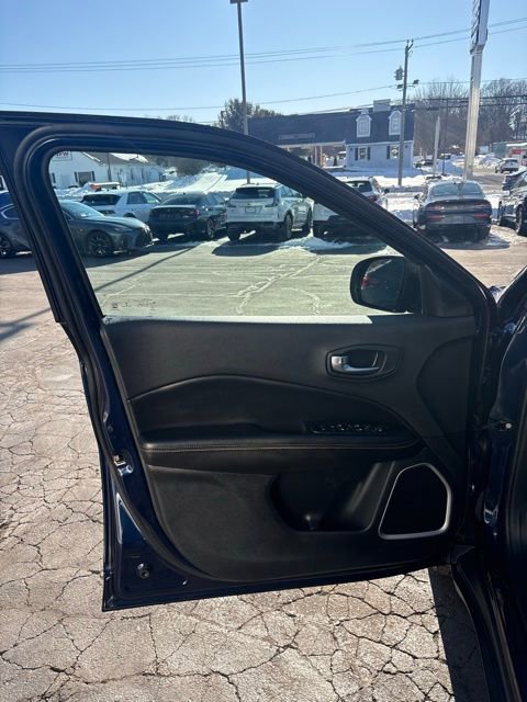 Used 2020 Jeep Compass Latitude w/ Cold Weather Group image 39