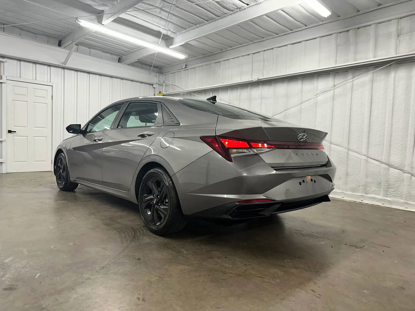 Used 2023 Hyundai Elantra SEL image 8