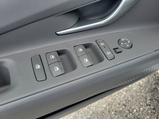 Certified 2025 Hyundai Elantra SE w/ Cargo Package FWD image 12