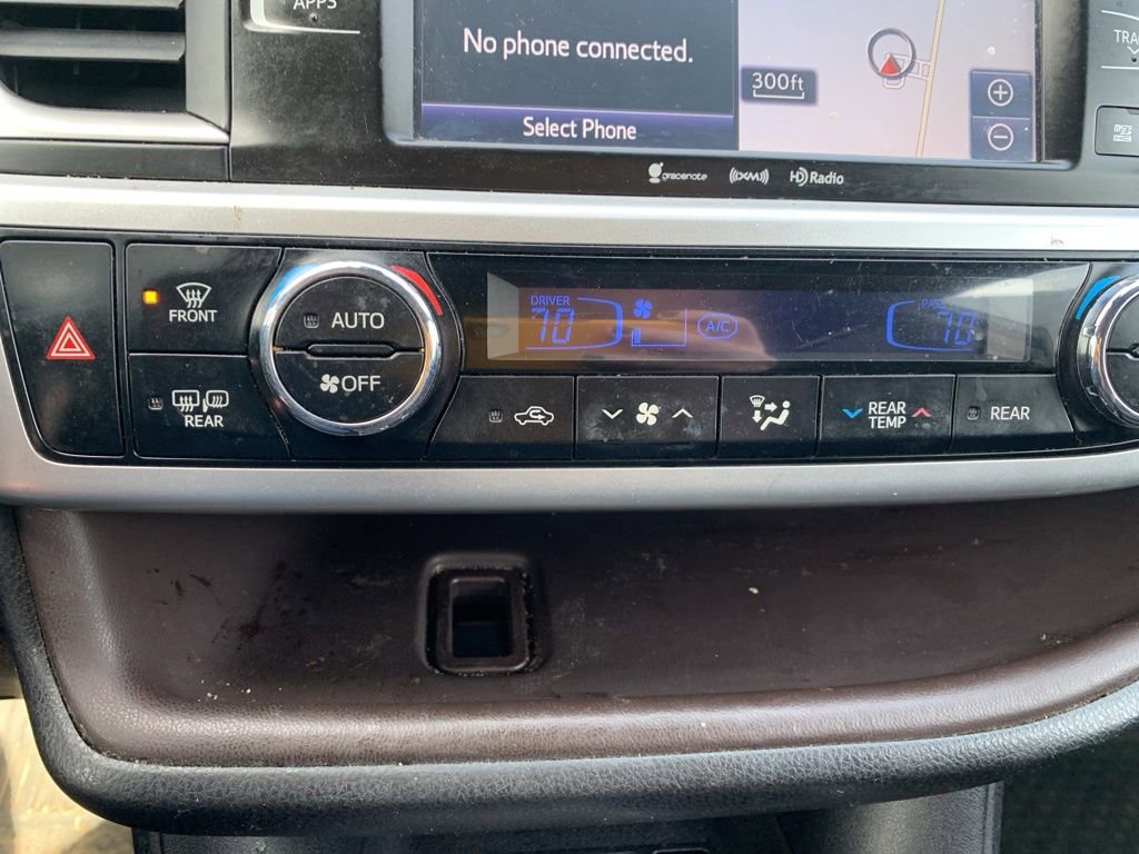 Used 2018 Toyota Highlander XLE image 19