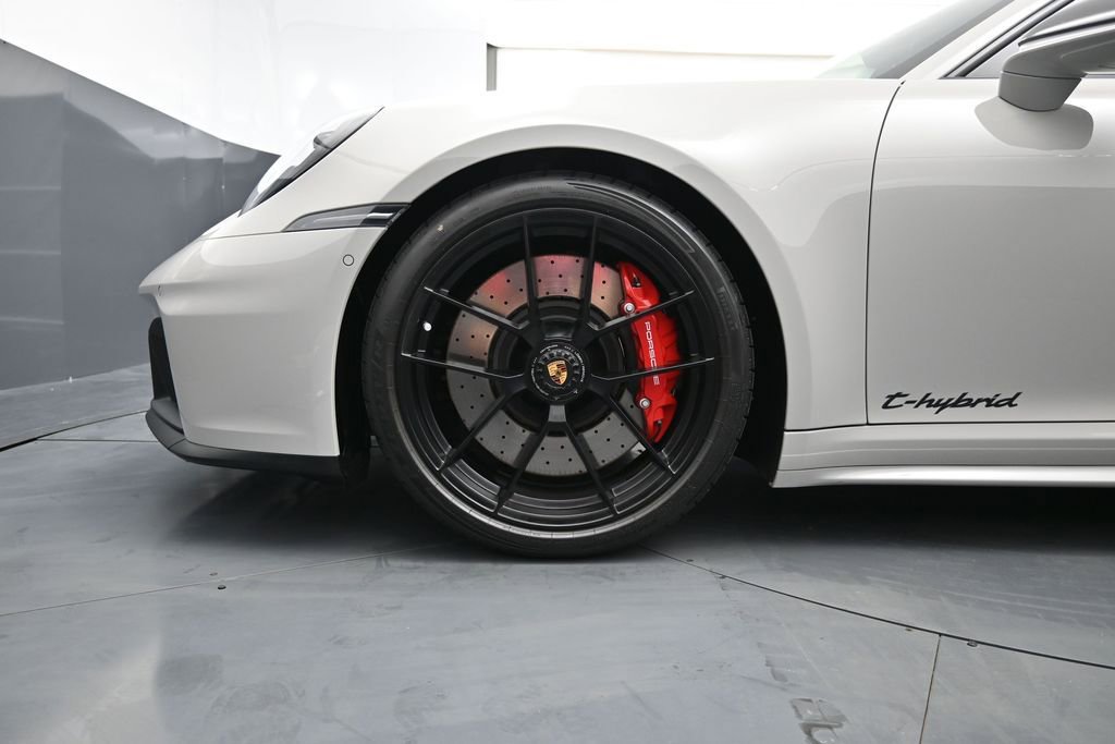 Certified 2026 Porsche 911 Carrera GTS RWD image 4