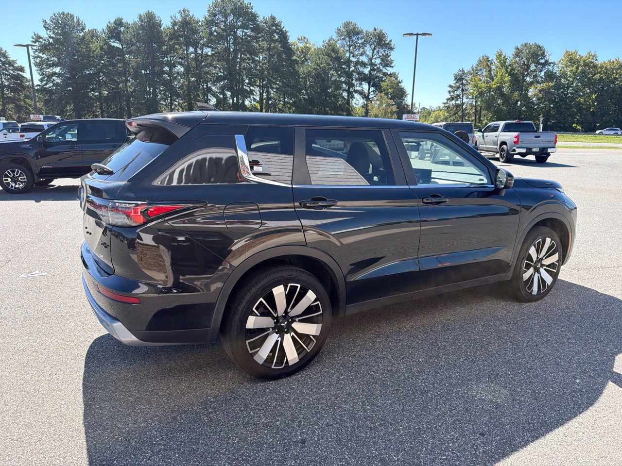 Used 2025 Mitsubishi Outlander SE FWD image 9