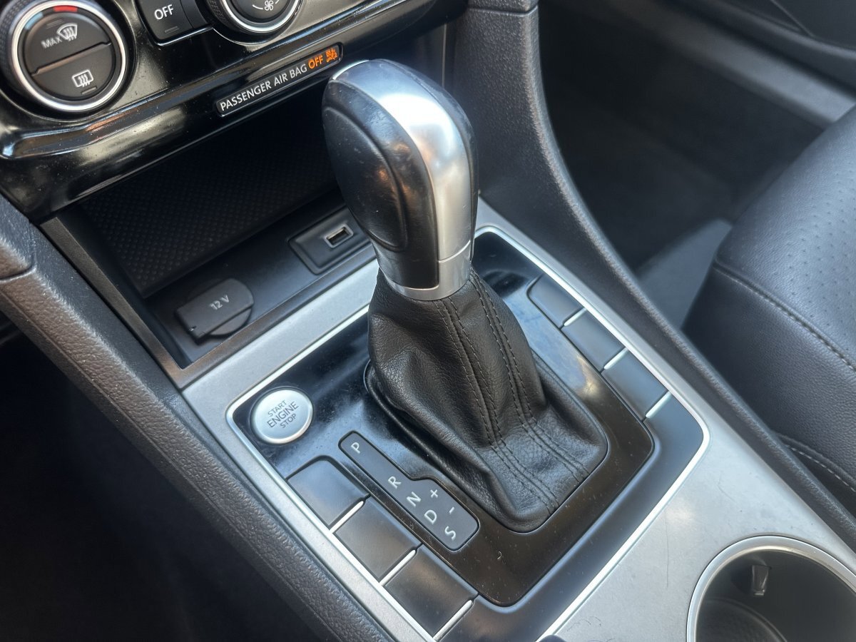 Used 2021 Volkswagen Passat 2.0T SE image 22