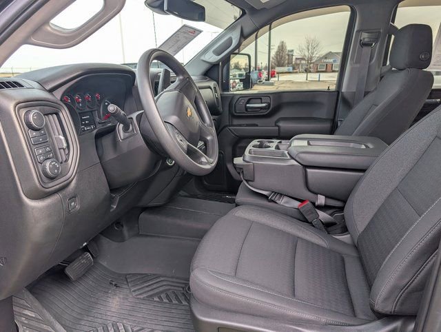 Used 2024 Chevrolet Silverado 2500 Custom w/ Custom Value Package image 10