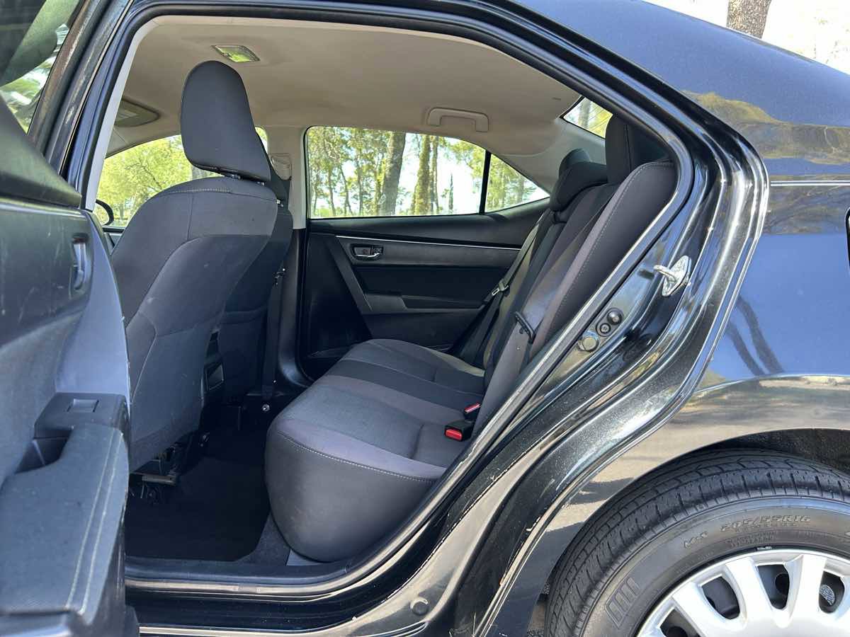 Used 2018 Toyota Corolla LE FWD image 22