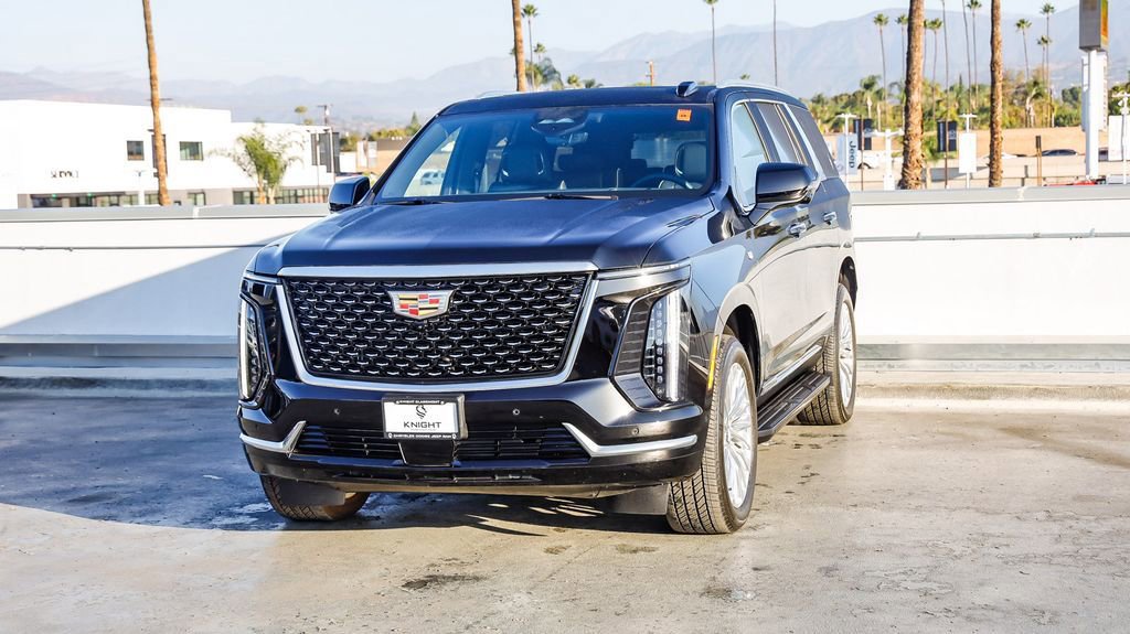 Used 2025 Cadillac Escalade Premium Luxury image 4