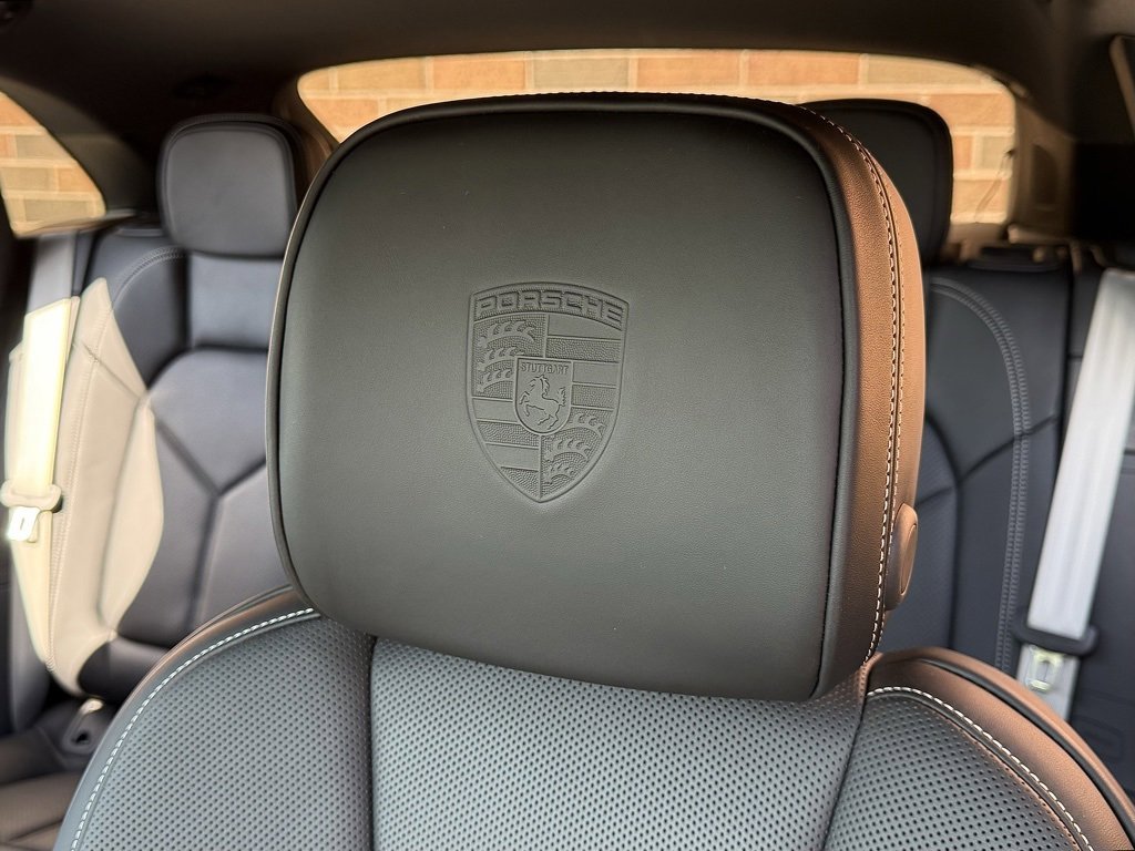 New 2026 Porsche Macan image 18