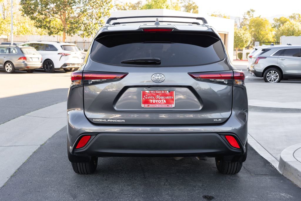 Certified 2024 Toyota Highlander XLE image 6
