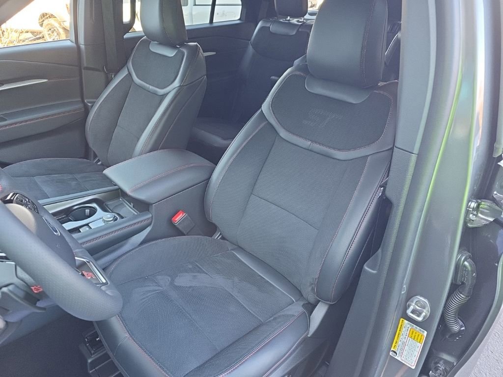 Used 2025 Ford Explorer ST image 17