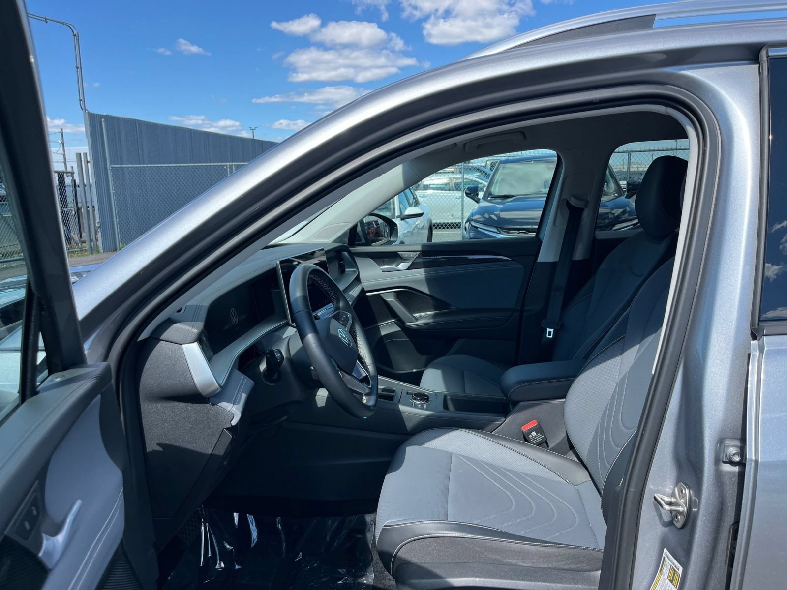 Used 2026 Volkswagen Tiguan SE AWD/4WD image 28