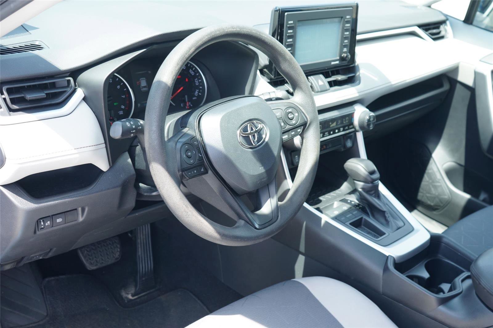 Used 2020 Toyota RAV4 XLE FWD image 9