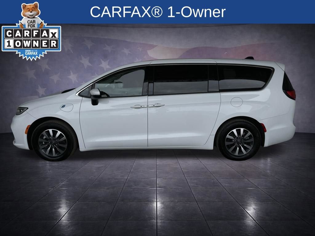 Used 2023 Chrysler Pacifica Touring-L image 2