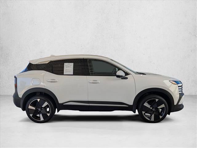 Used 2025 Nissan Kicks SR AWD/4WD image 4