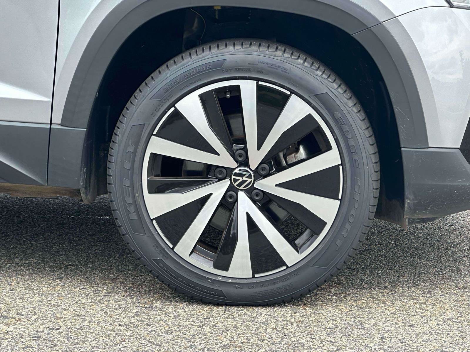 Certified 2023 Volkswagen Taos SE AWD/4WD image 6