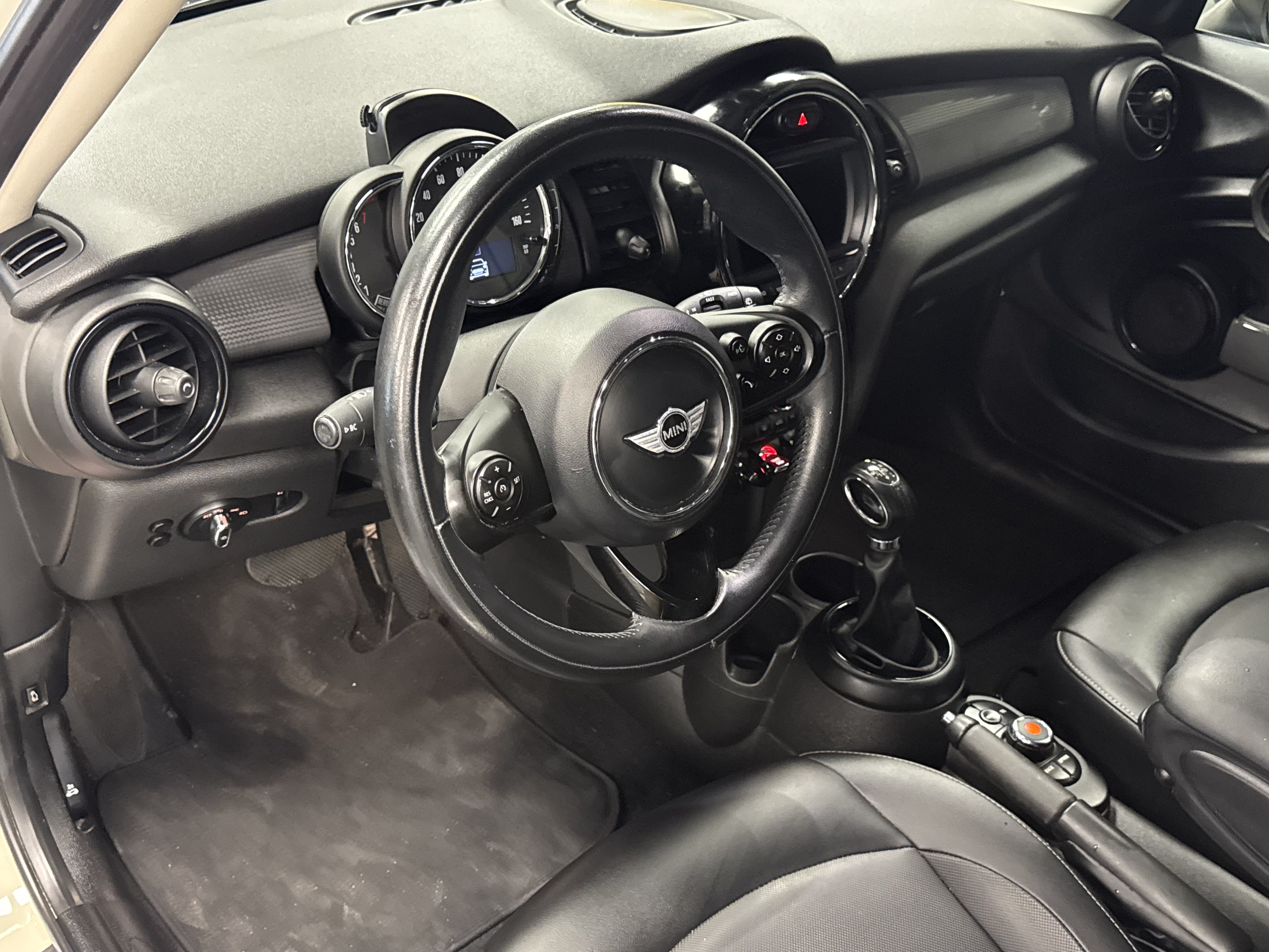Used 2018 MINI Cooper 4-Door Hardtop FWD image 10