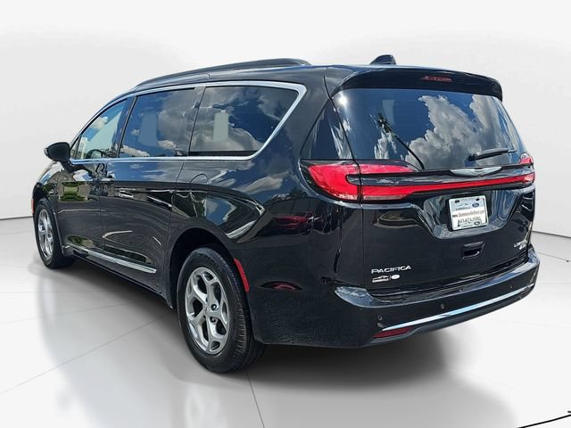 Used 2023 Chrysler Pacifica Limited w/ Uconnect Theater Family Group AWD/4WD image 7
