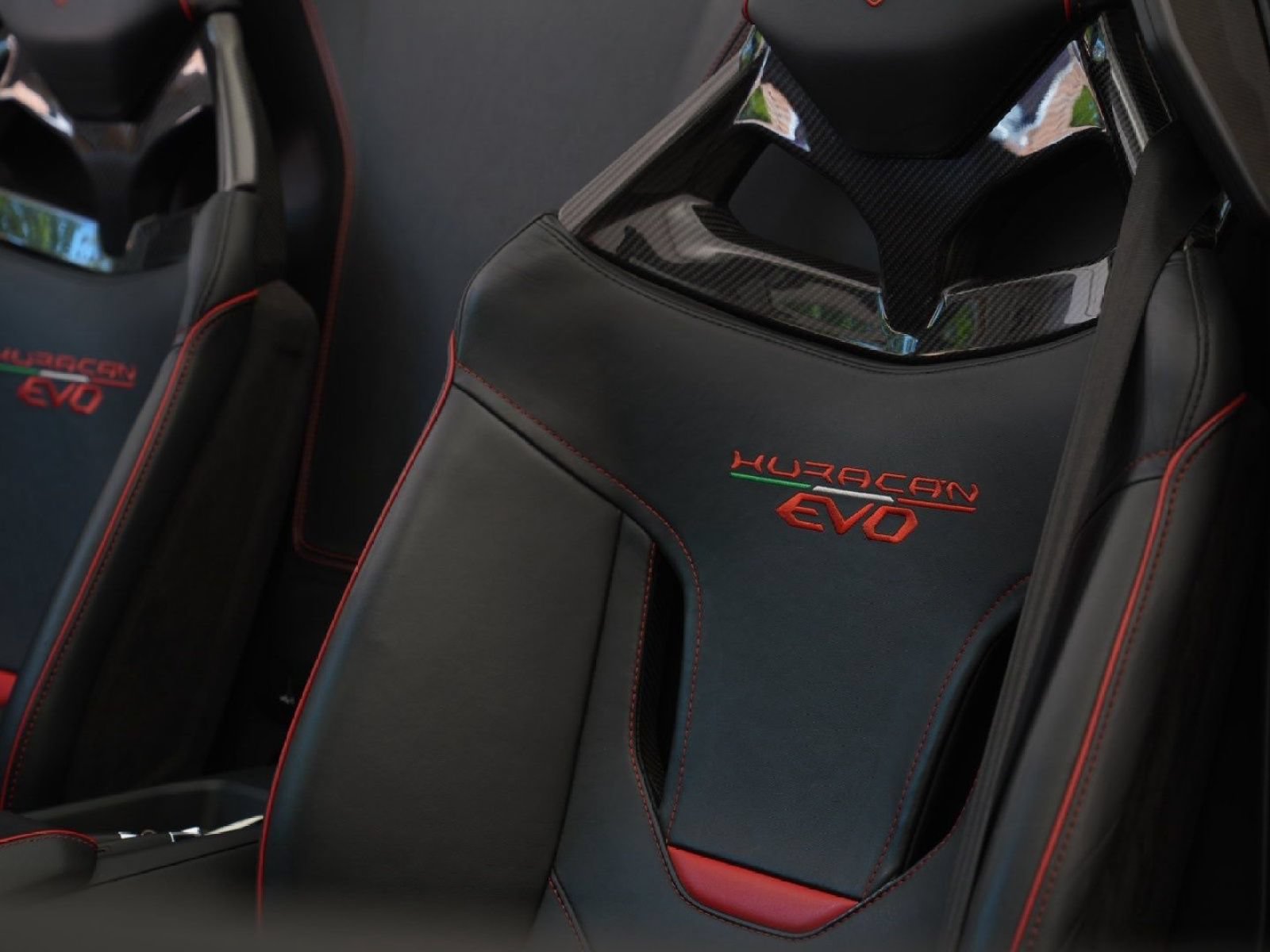 Used 2021 Lamborghini Huracan EVO RWD image 12