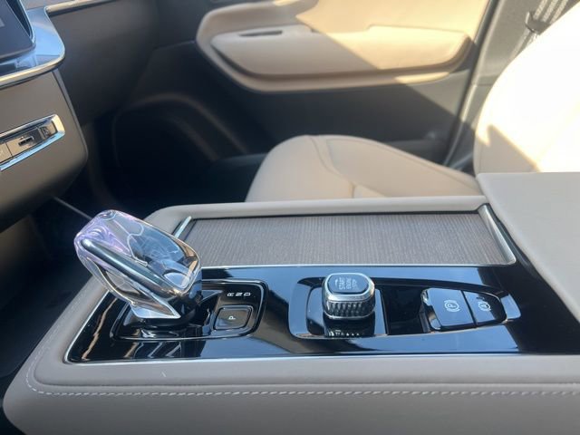 New 2026 Volvo XC90 B6 Plus w/ Protection Package Premier image 34