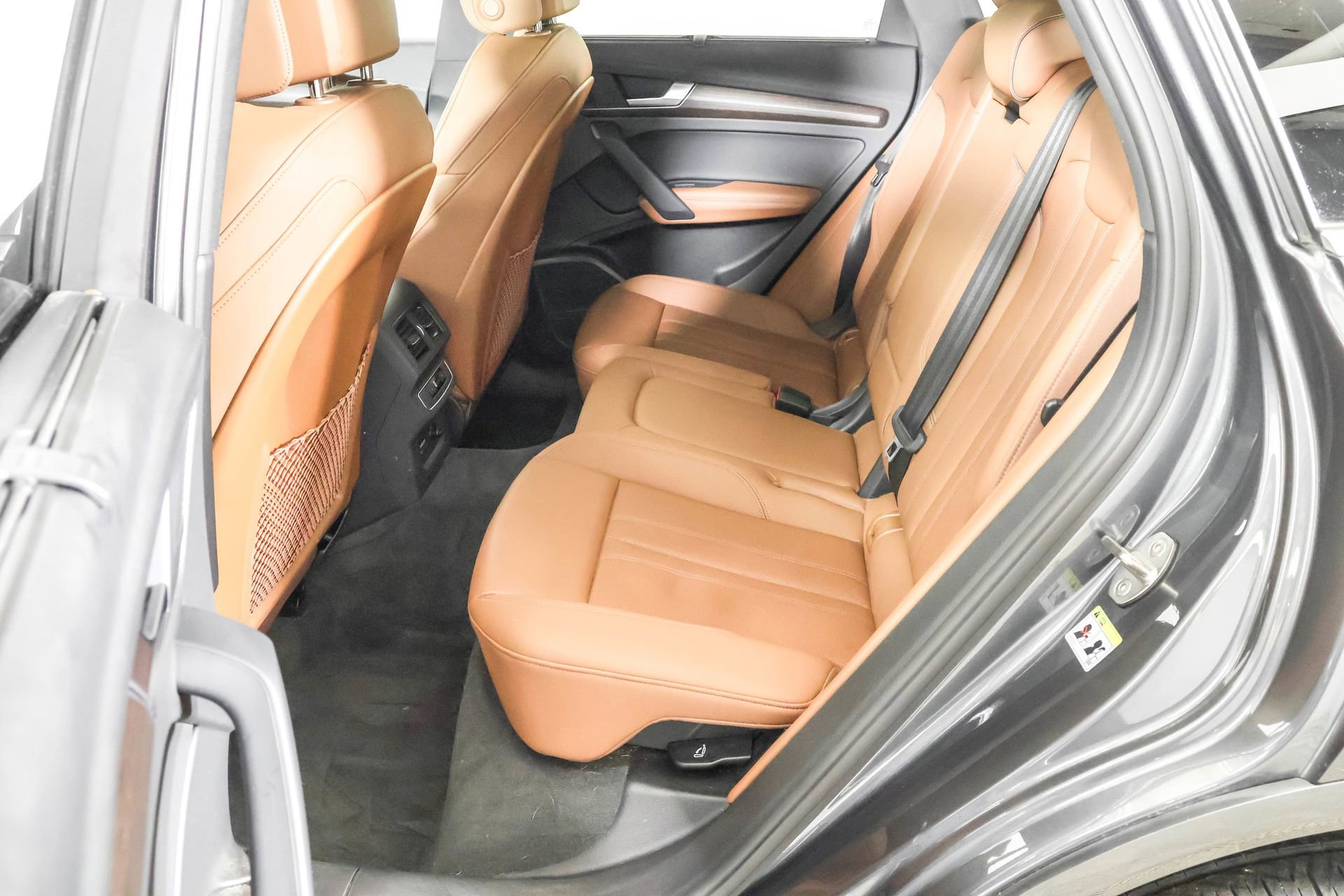 Used 2023 Audi Q5 e Premium Plus w/ Premium Plus Package image 38