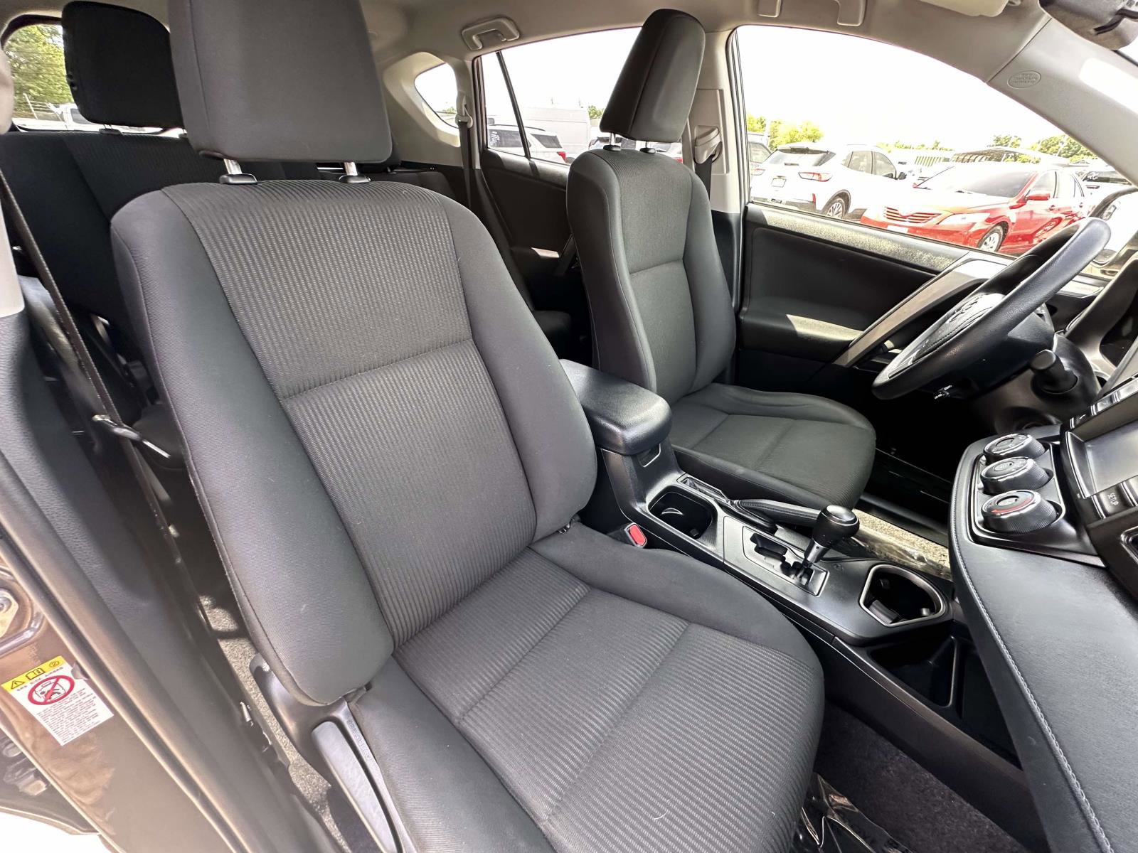 Used 2018 Toyota RAV4 LE w/ All Weather Liner Package AWD/4WD image 22