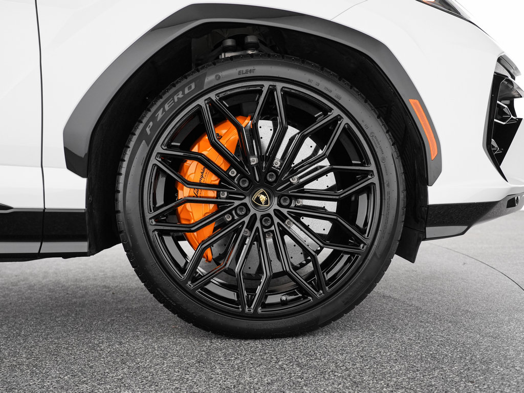 Used 2025 Lamborghini Urus SE AWD/4WD image 36