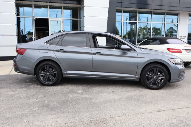 Used 2024 Volkswagen Jetta SE FWD image 11