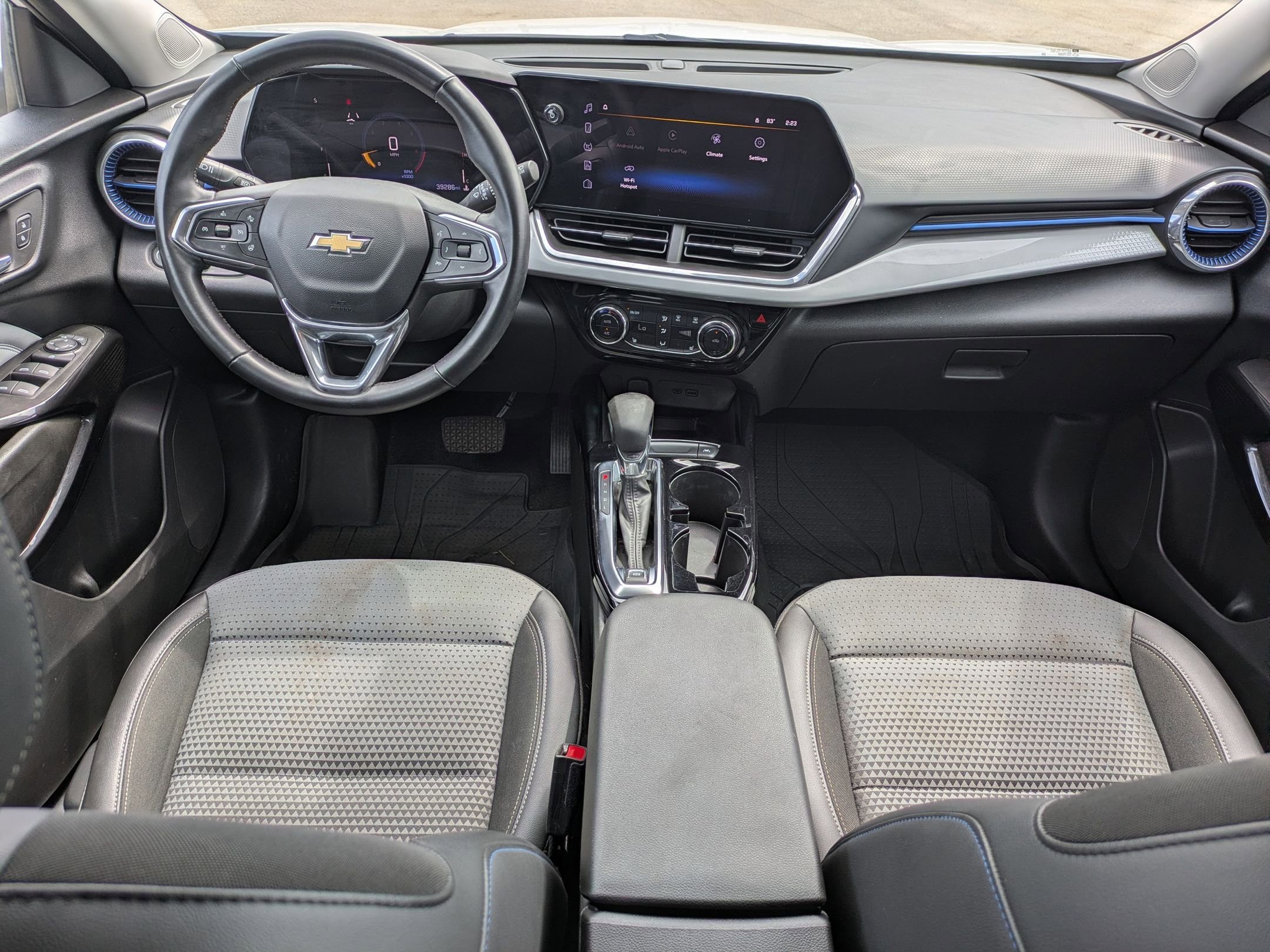 Used 2024 Chevrolet Trax LT w/ Sunroof Package FWD image 15