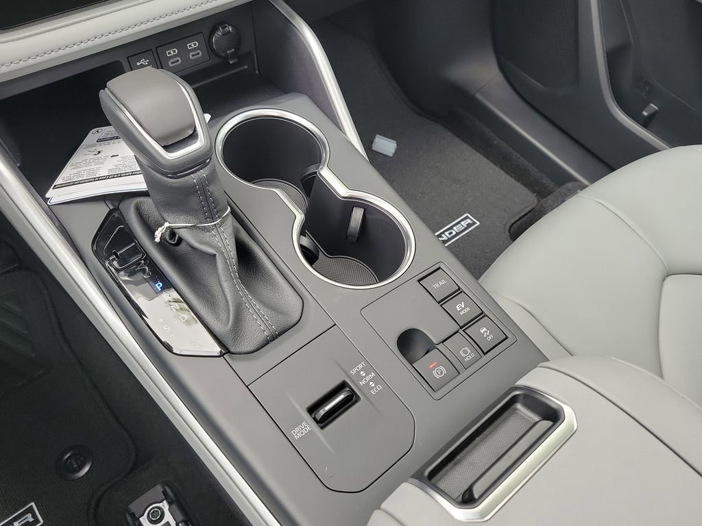New 2026 Toyota Highlander XLE image 18