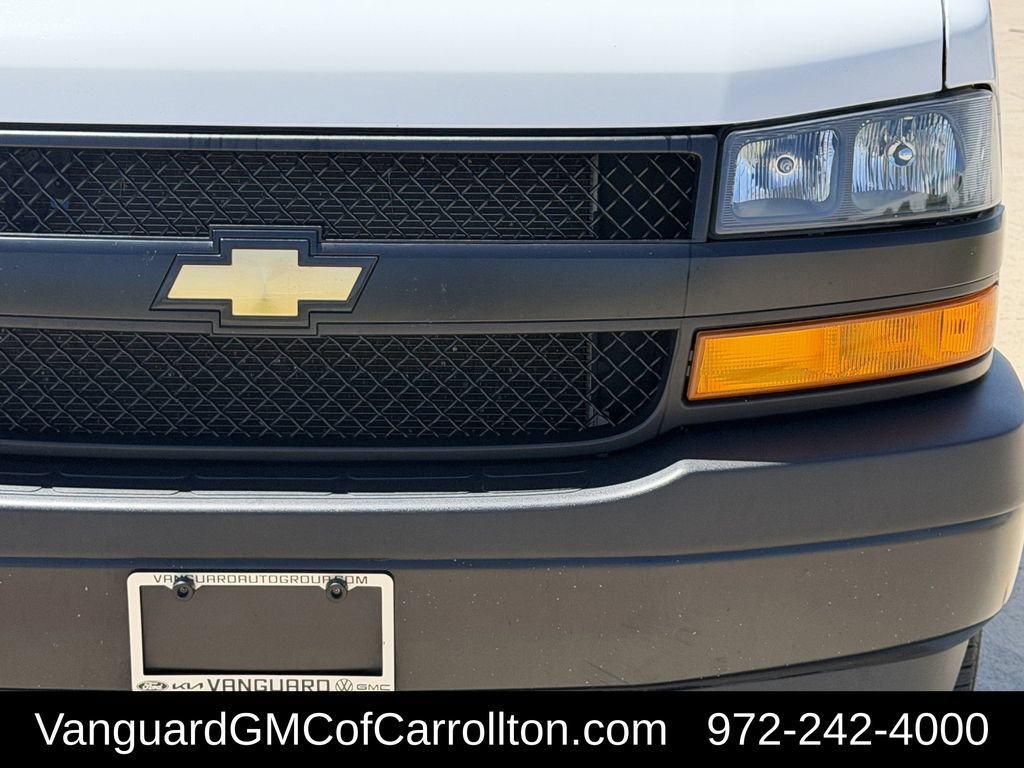 Used 2025 Chevrolet Express 3500 Extended w/ Driver Convenience Package RWD image 4