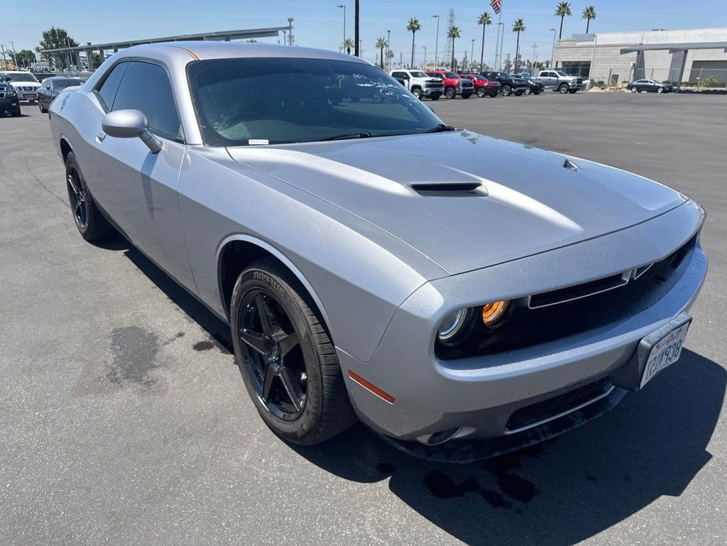 Used 2018 Dodge Challenger SXT RWD image 1