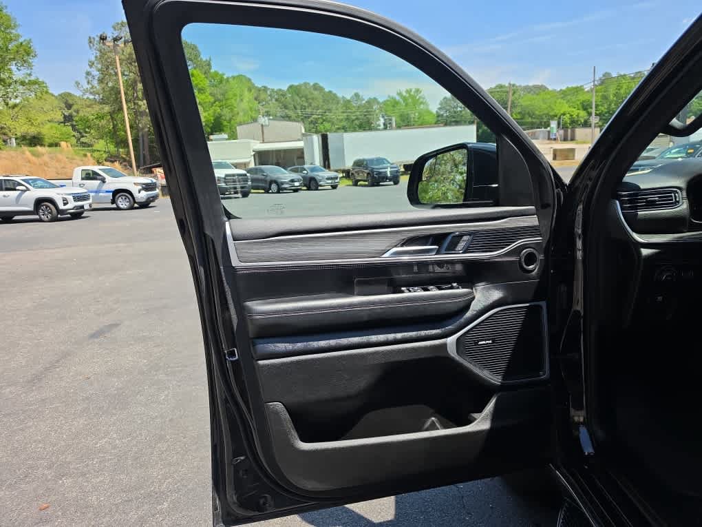 Used 2024 Jeep Wagoneer Series II w/ Flexible Seating Group RWD image 15