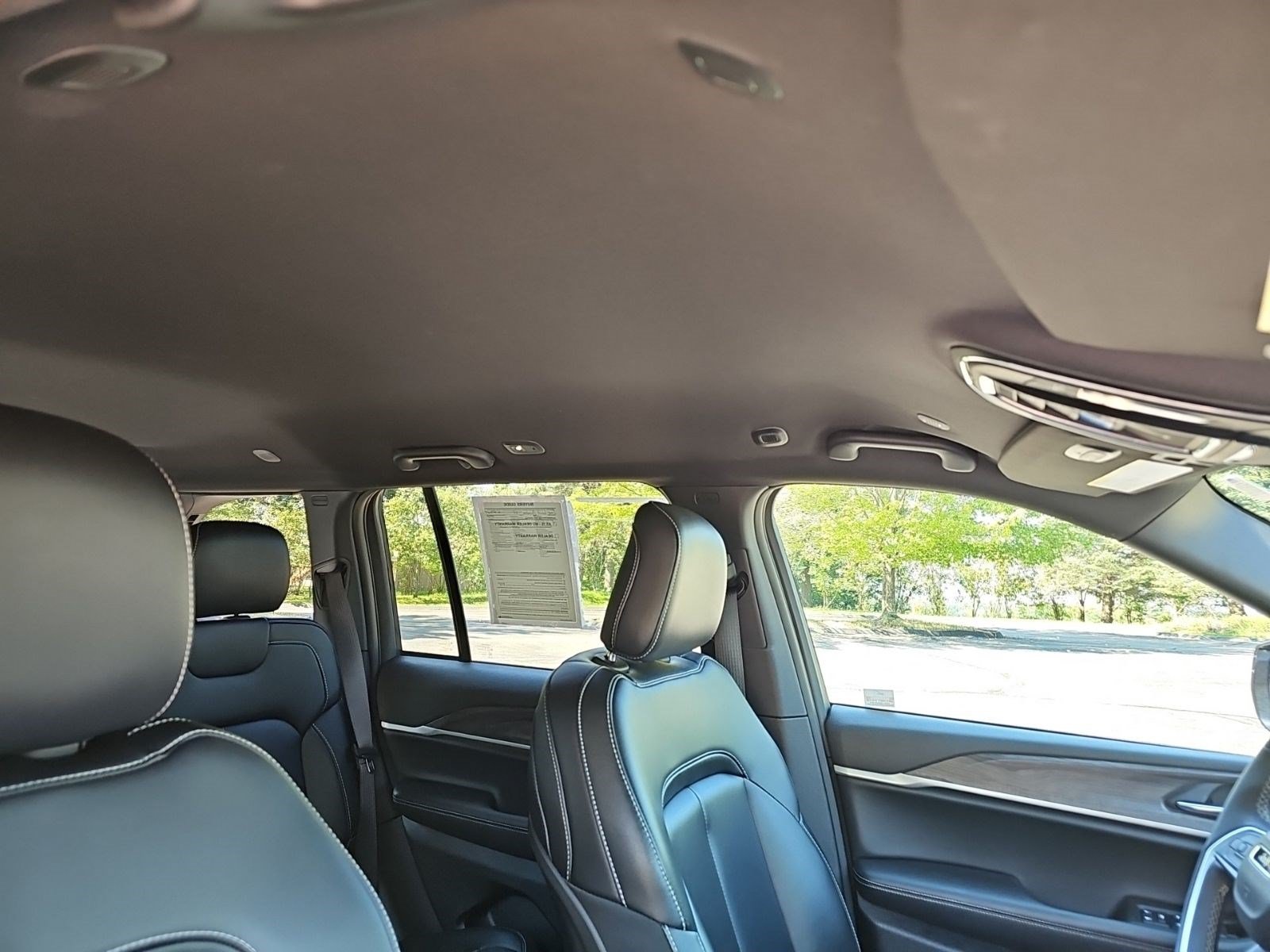 Used 2025 Jeep Grand Cherokee Limited AWD/4WD image 12