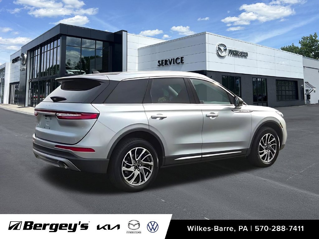 Used 2022 Lincoln Corsair AWD w/ Equipment Group 101A image 9