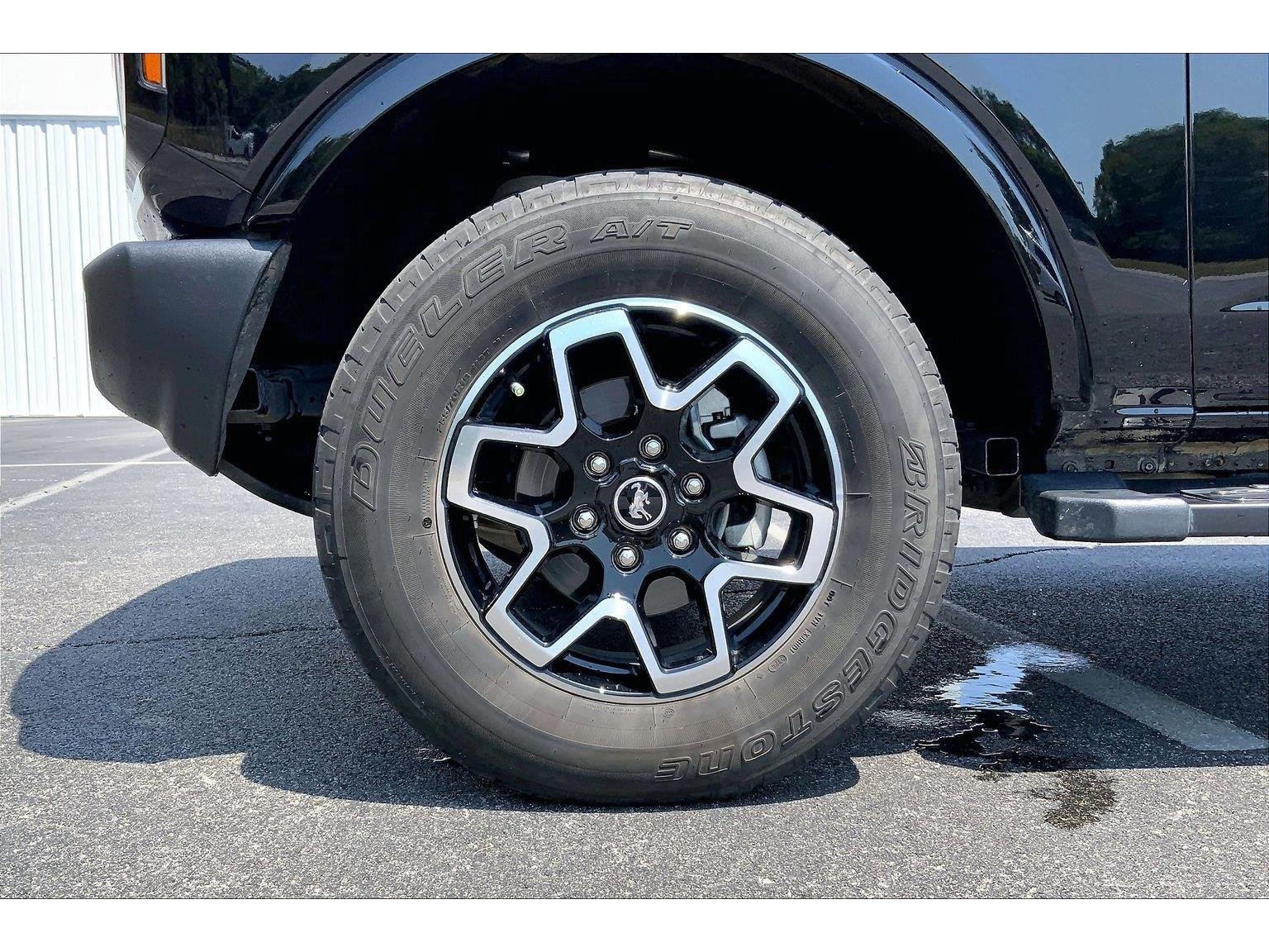 Used 2024 Ford Bronco Outer Banks AWD/4WD image 9